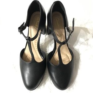 NEW Clarks Leather Freva85 T-Bar Black Heels Pump Women's Size 8.5 M Ankle Strap